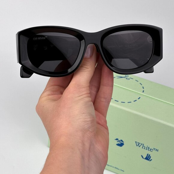 Off-White JOAN Sunglasses – Black Cat Eye Frame | Model OERI041 1007 - Picture 1 of 11